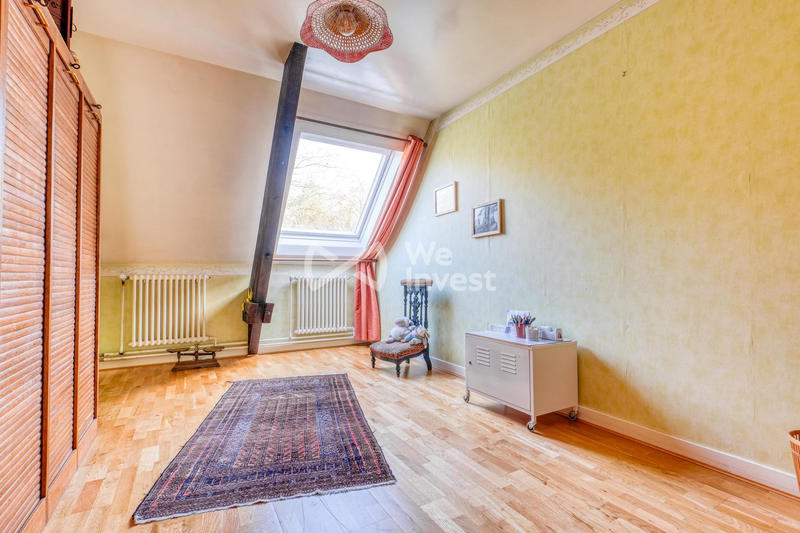 Maison traditionnelle - 270 m² - 10 pièces