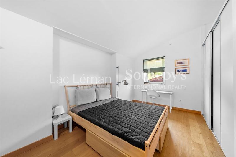 Maison - 238 m² - 8 pièces