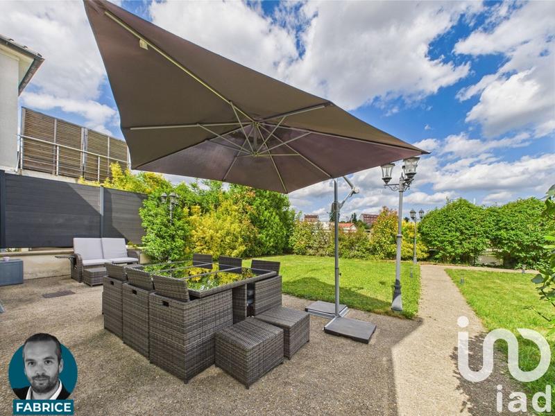 Maison - 216 m² - 8 pièces