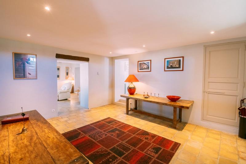 Maison - 370 m² - 9 pièces