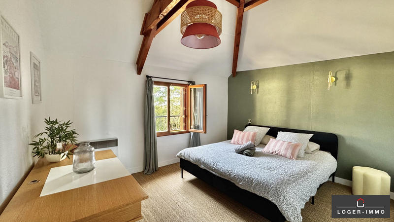 Maison - 302 m² - 9 pièces