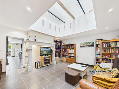 Maison - 259 m² - 9 pièces