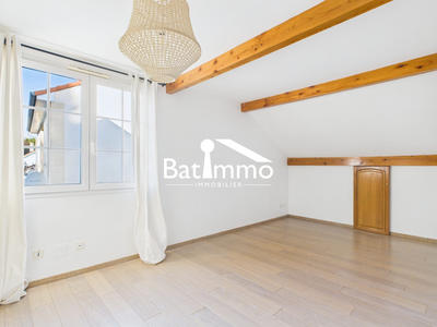 Maison - 210 m² - 7 pièces