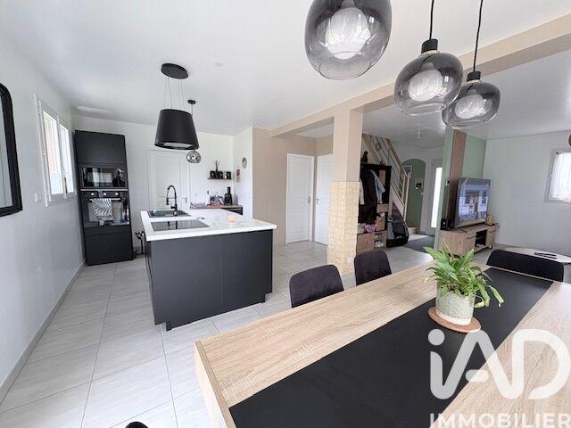 Maison - 99 m² - 5 pièces