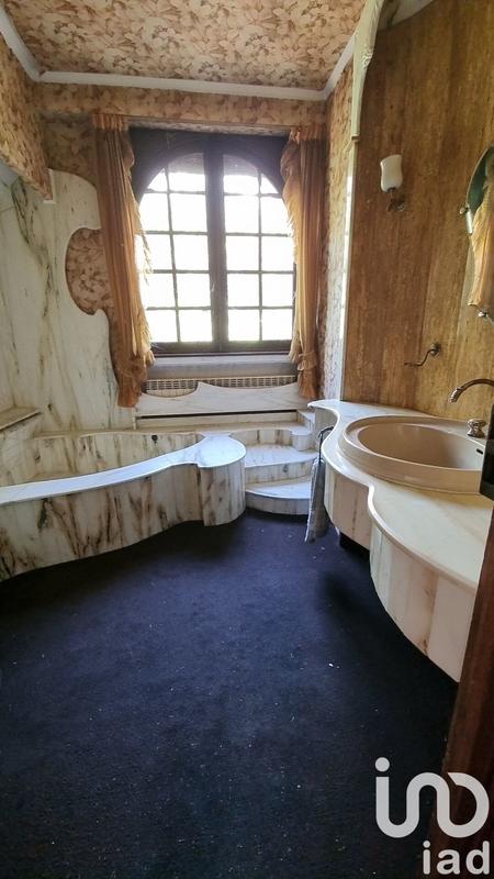 Maison - 216 m² - 11 pièces