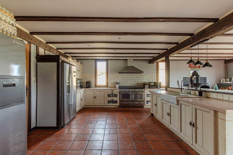 Propriété - 564 m² - 16 pièces