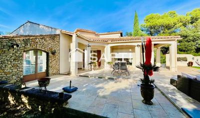 Villa - 242 m² - 6 pièces