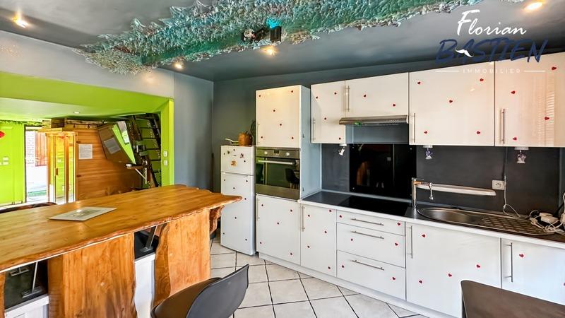 Maison - 327 m² - 15 pièces