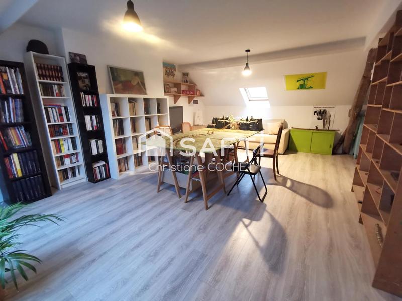 Maison - 220 m² - 6 pièces