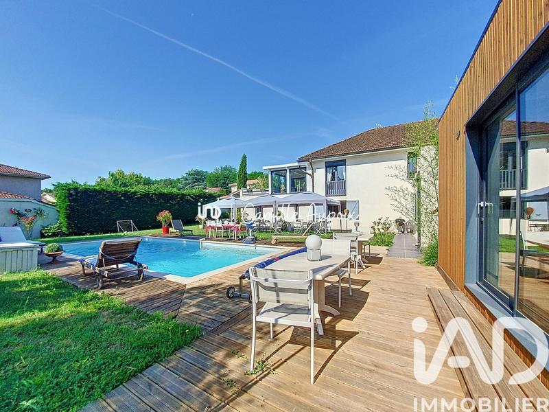 Maison - 247 m² - 10 pièces