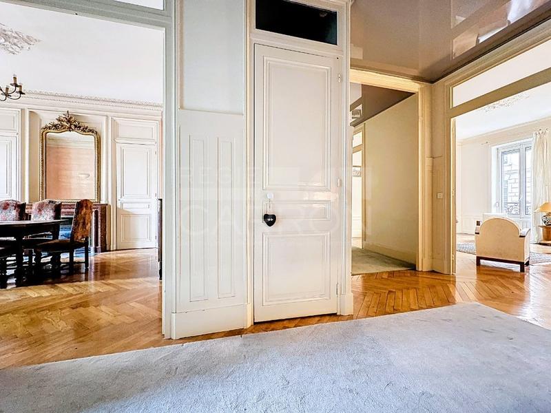 Appartement - 158 m² - 4 pièces