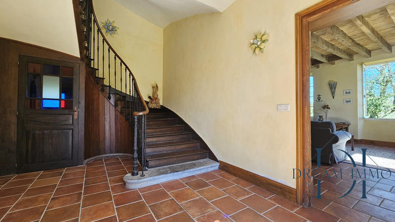 Maison - 380 m² - 9 pièces