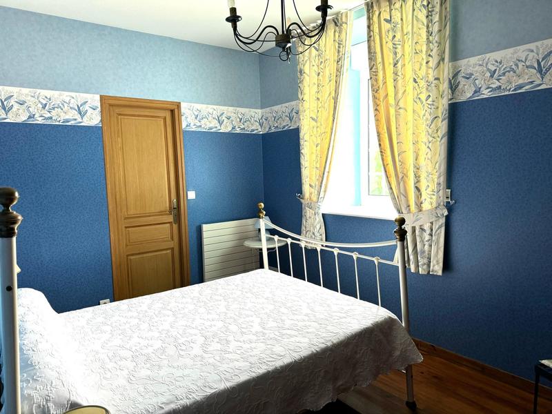 Maison - 248 m² - 9 pièces