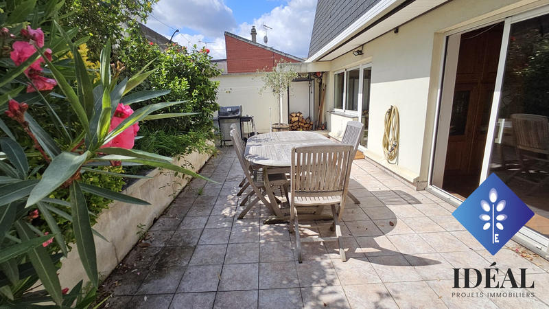 Maison - 210 m² - 6 pièces