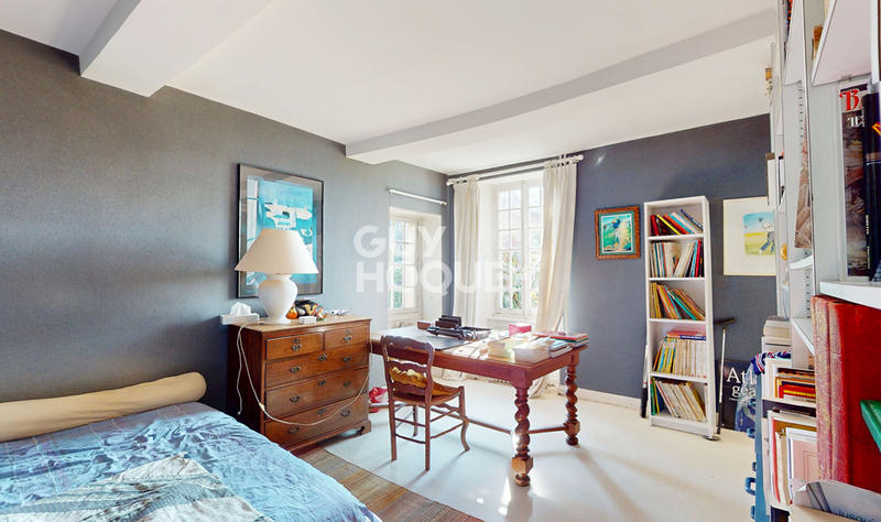 Maison - 251 m² - 12 pièces