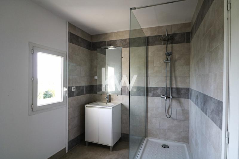 Maison - 230 m² - 6 pièces