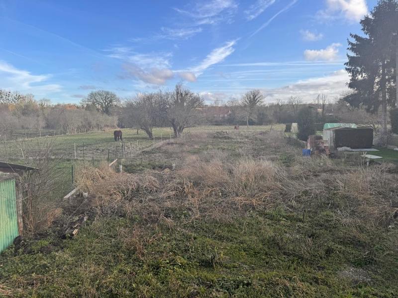 Terrain constructible - 1 070 m²