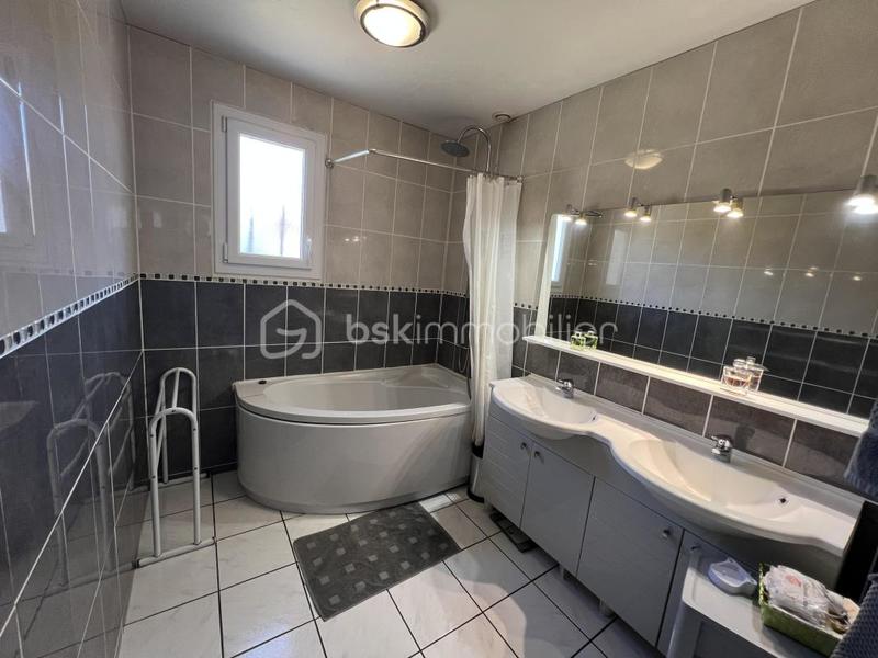 Maison - 140 m² - 8 pièces