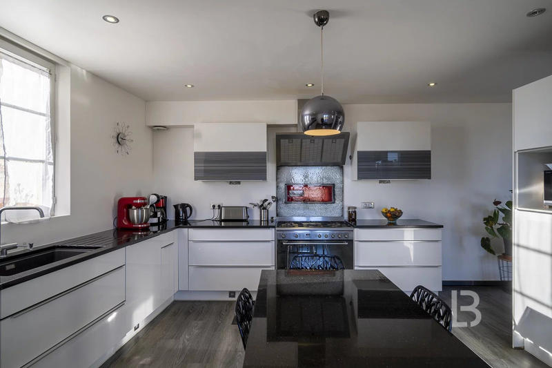 Mas - 220 m² - 6 pièces