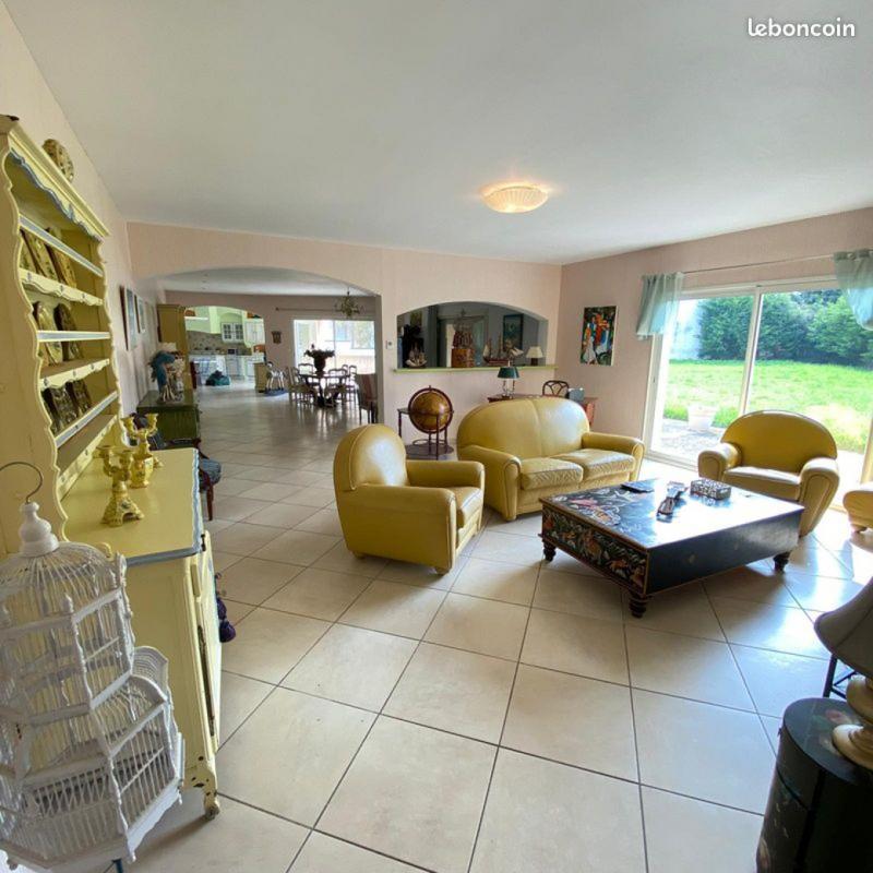 Pavillon - 235 m² - 7 pièces