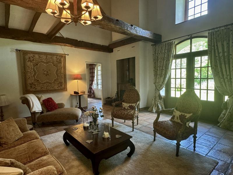 Maison - 235 m² - 8 pièces