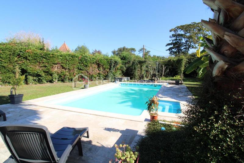 Maison - 238 m² - 7 pièces