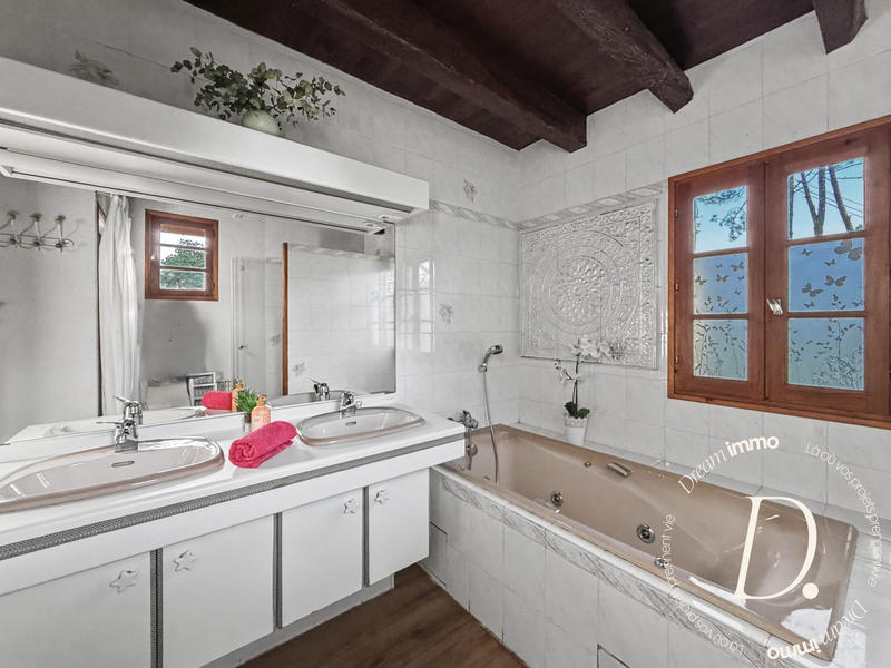 Maison ancienne - 250 m² - 9 pièces