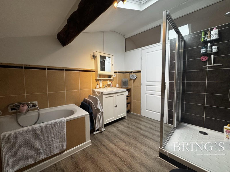 Maison - 200 m² - 7 pièces