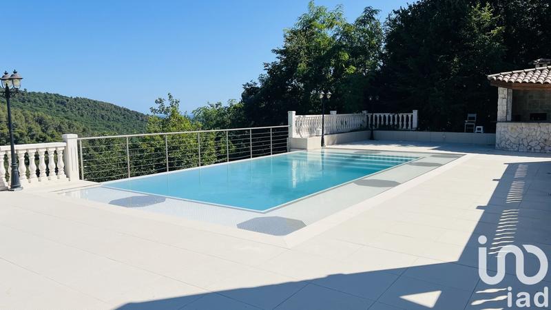 Maison - 252 m² - 7 pièces