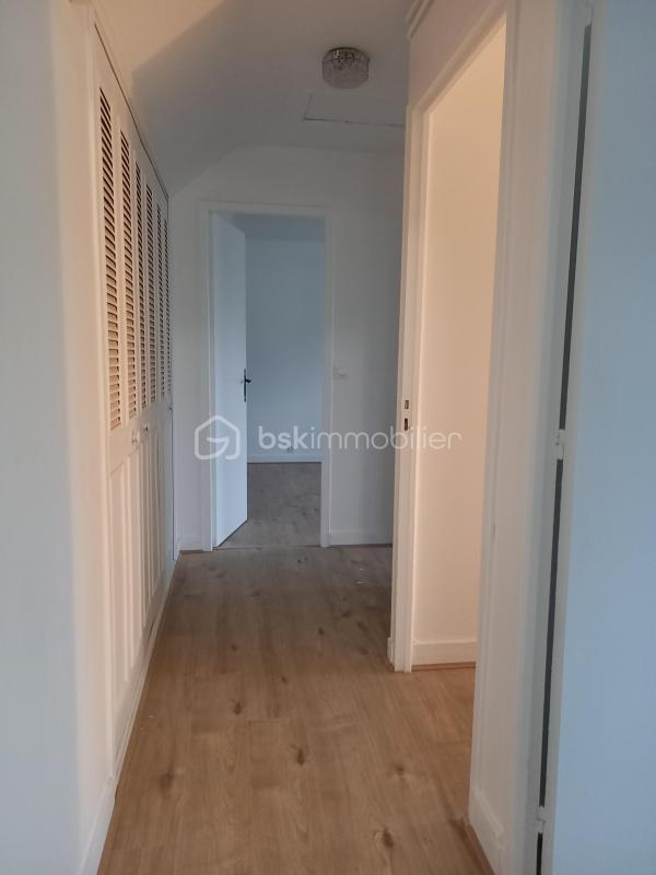 Maison traditionnelle - 121 m² - 6 pièces