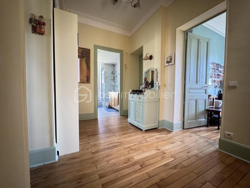 Maison - 225 m² - 12 pièces