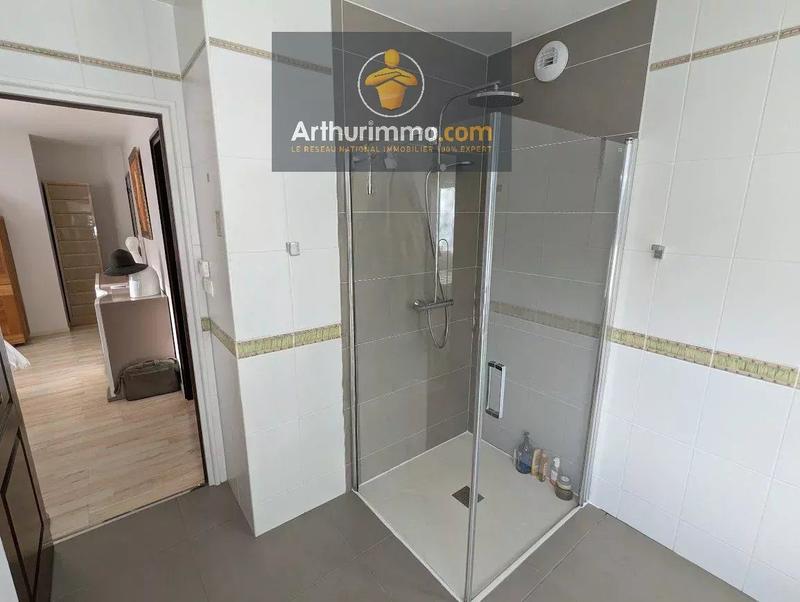 Maison - 201 m² - 7 pièces