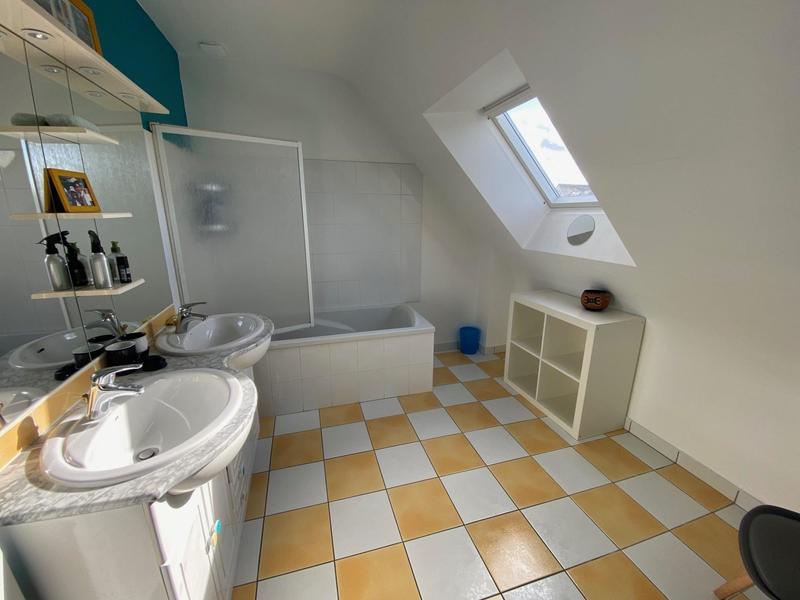 Maison - 95 m² - 5 pièces