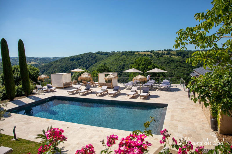 Maison - 700 m² - 26 pièces