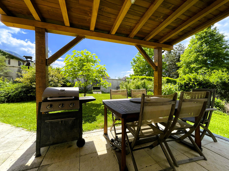 Maison traditionnelle - 211 m² - 8 pièces