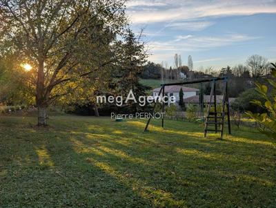 Maison - 240 m² - 8 pièces