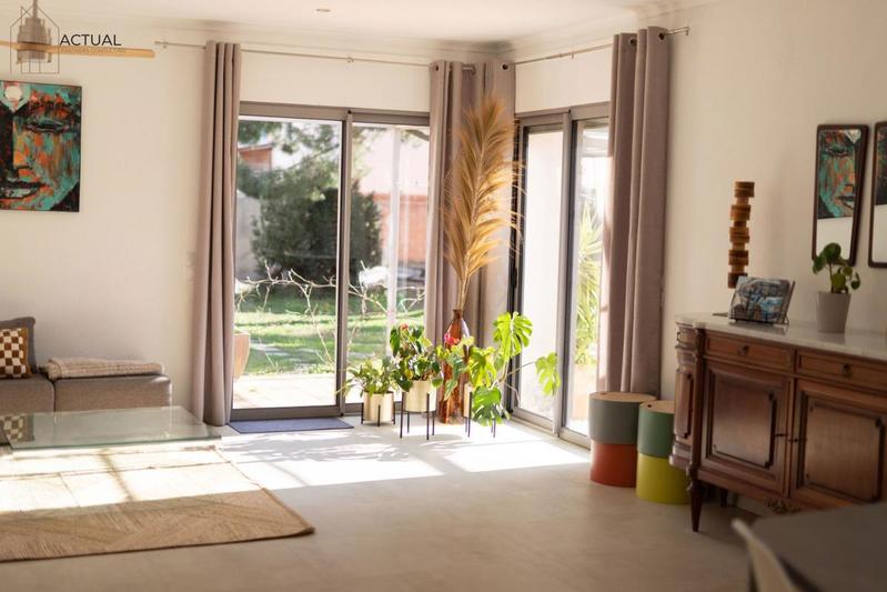 Maison - 260 m² - 10 pièces