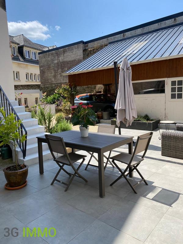 Maison - 235 m² - 9 pièces