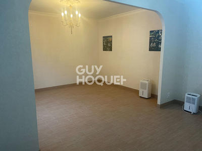 Maison - 223 m² - 9 pièces