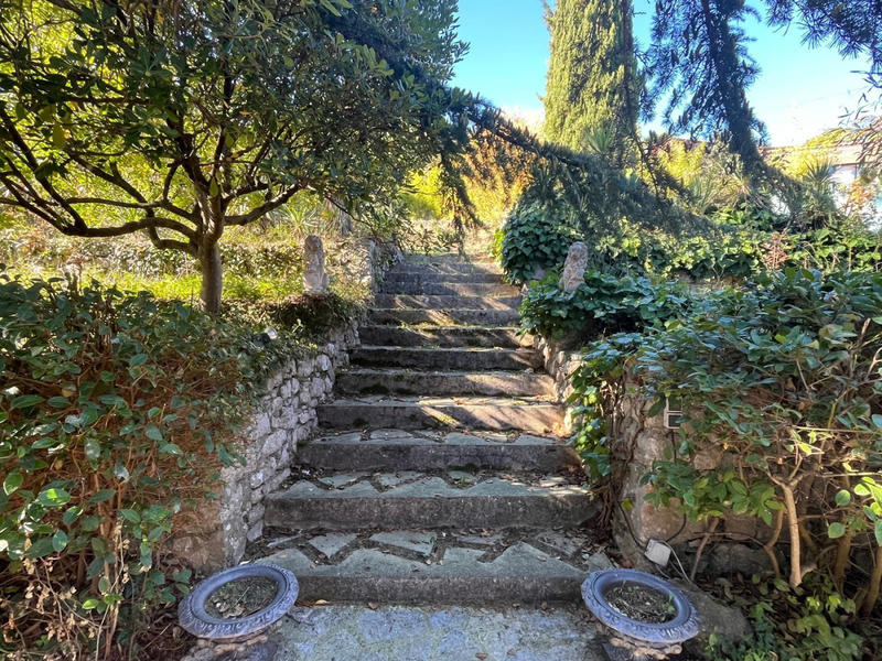 Maison - 240 m² - 9 pièces