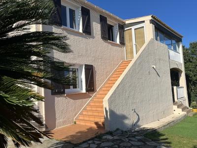 Villa - 196 m² - 6 pièces