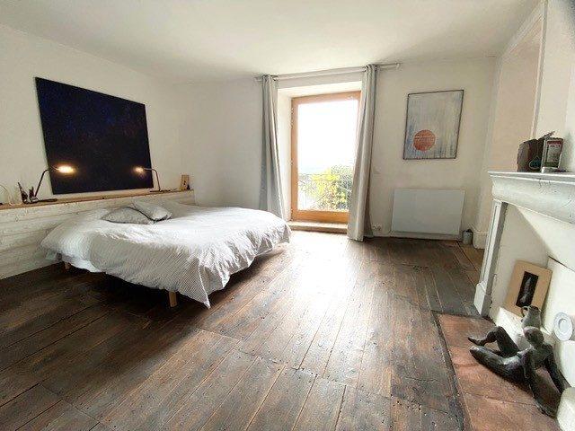 Maison traditionnelle - 300 m² - 8 pièces