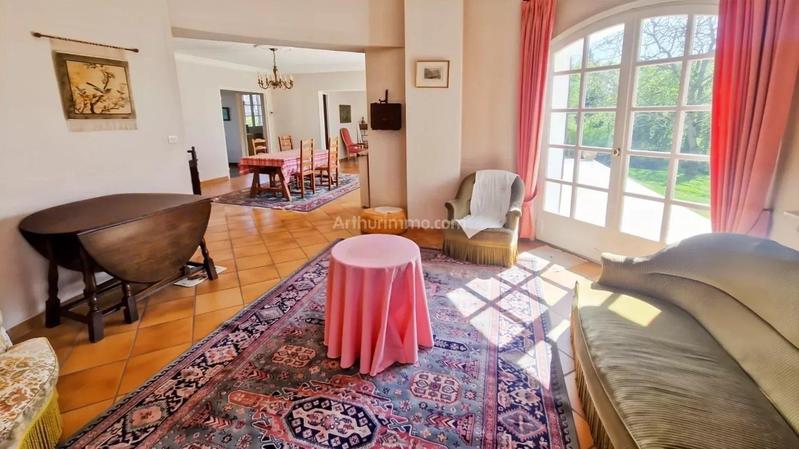 Maison - 210 m² - 9 pièces