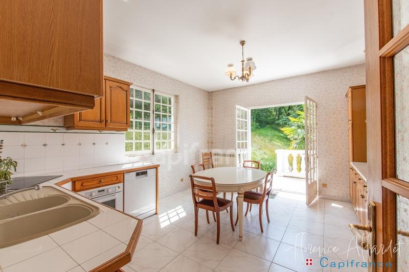 Propriété - 396 m² - 14 pièces