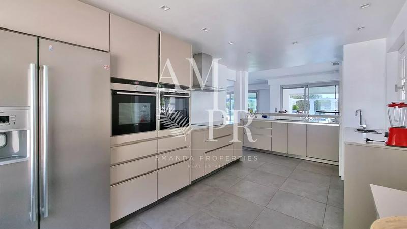 Villa - 250 m² - 8 pièces