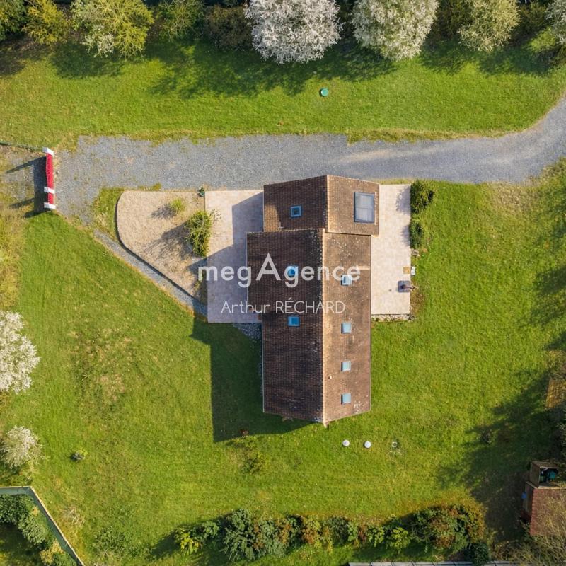 Maison - 210 m² - 9 pièces