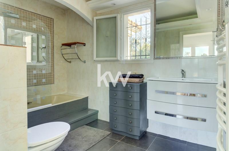 Maison - 158 m² - 6 pièces