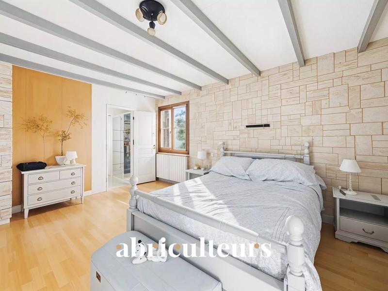 Maison - 180 m² - 7 pièces