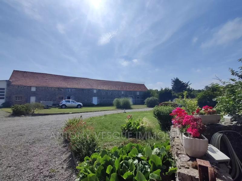 Maison - 250 m² - 10 pièces