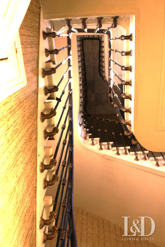 Maison - 243 m² - 7 pièces